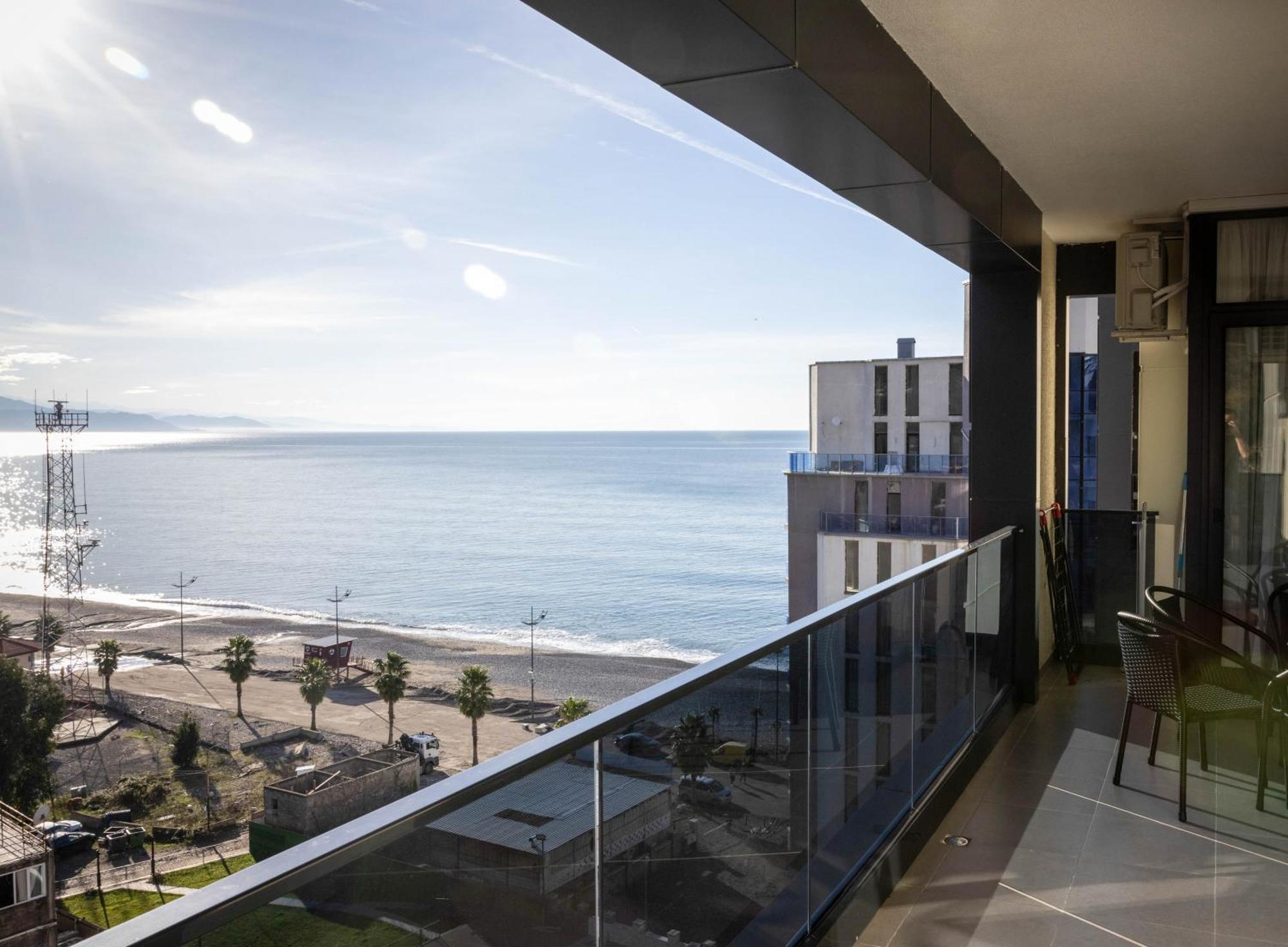 Green Side Apart Hotel Batumi Exterior foto
