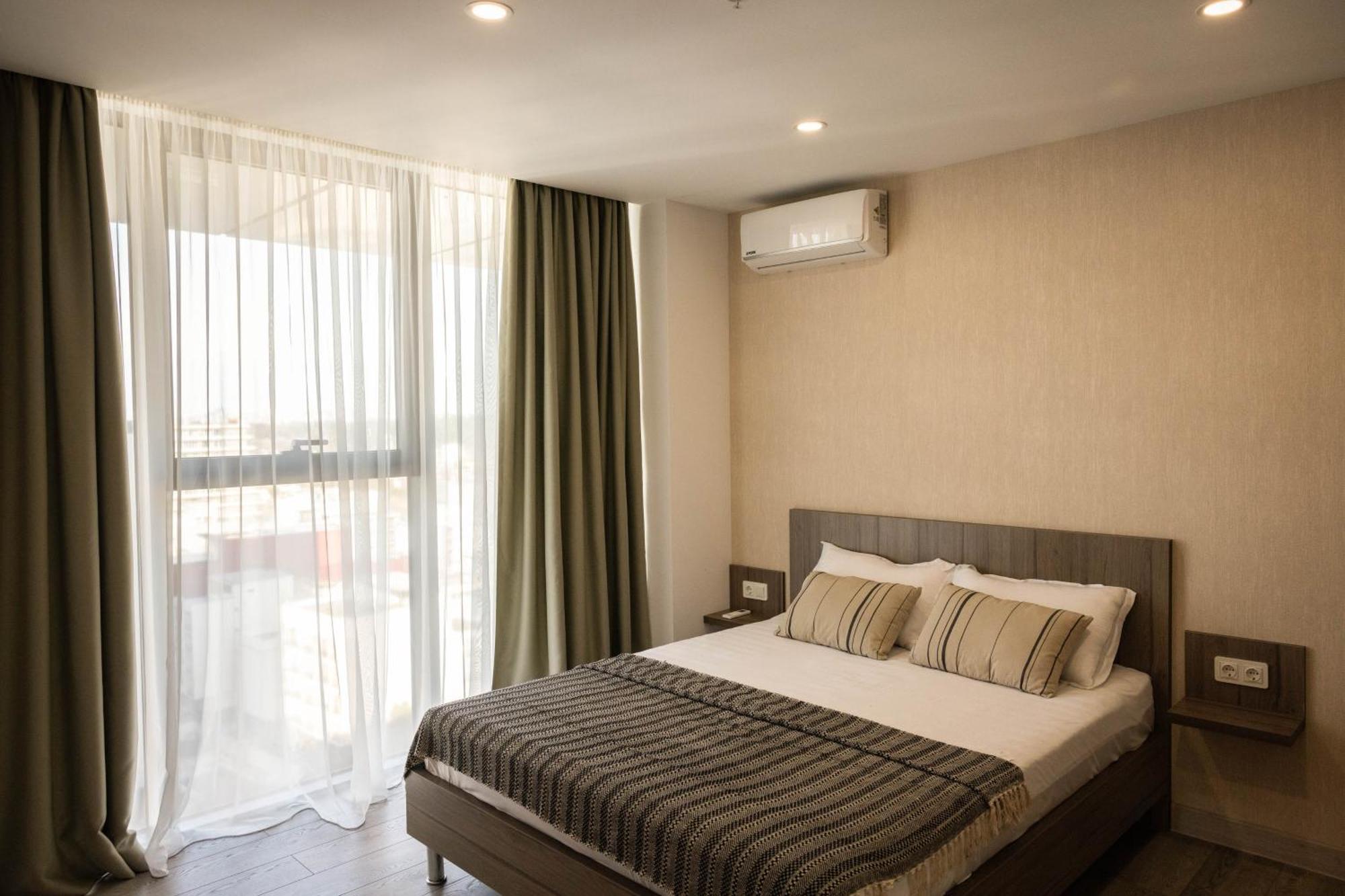 Green Side Apart Hotel Batumi Exterior foto